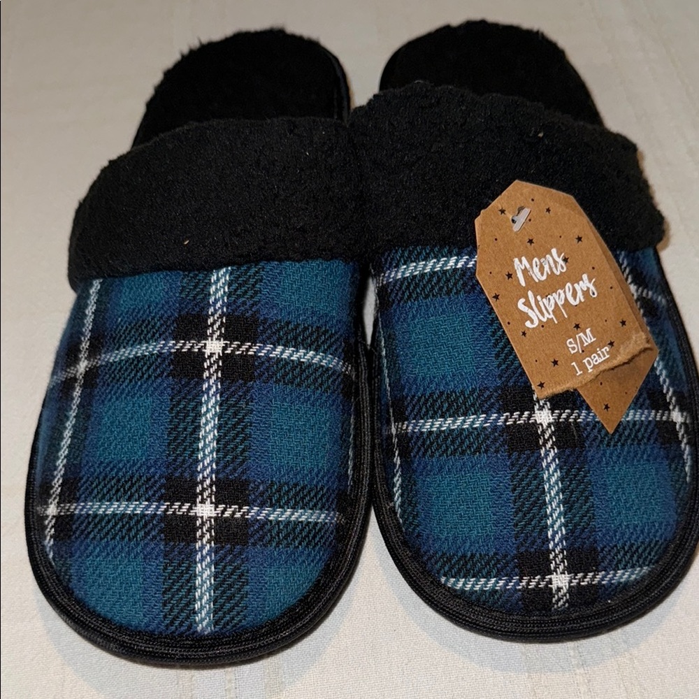 Gertex Men’s Plaid Blue and Black Slippers NWOB S/M